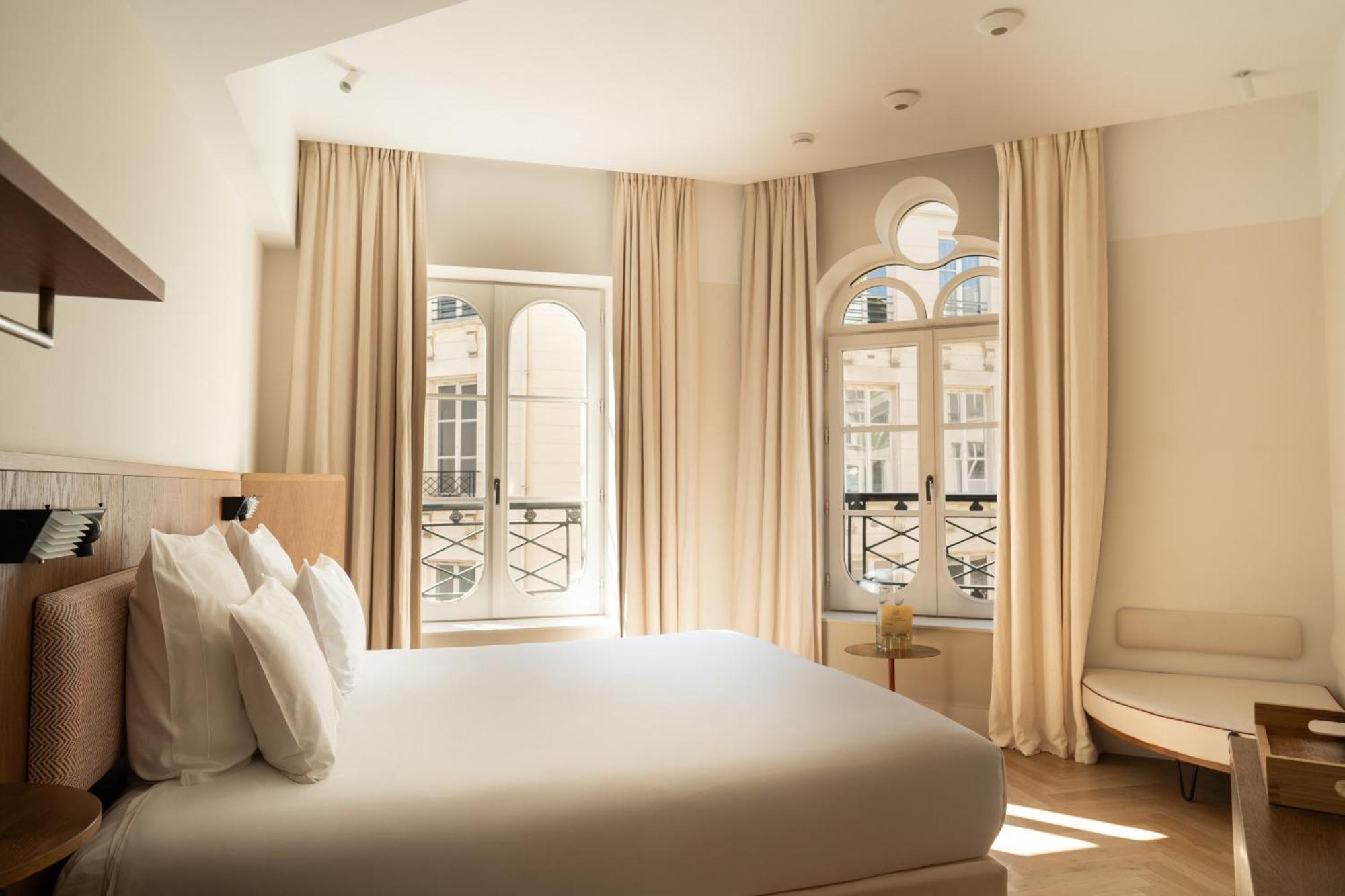 Du Sentier Hotel
